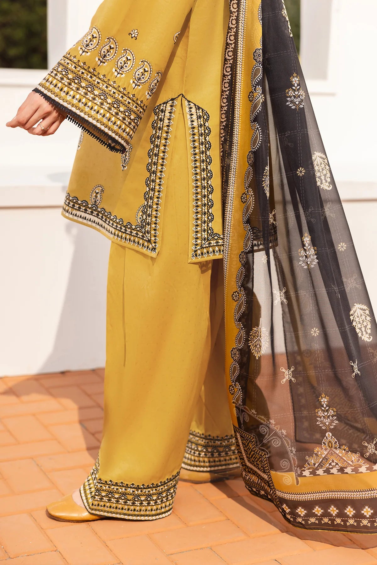 EMBROIDERED DHANAK SF-4153