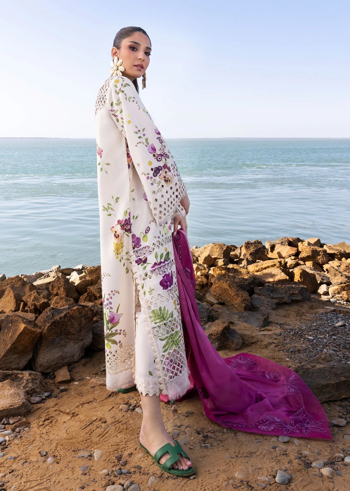 Crimson Flow Embroidered Lawn Unstitched 3Pc Suit D-4A Bloom Bold