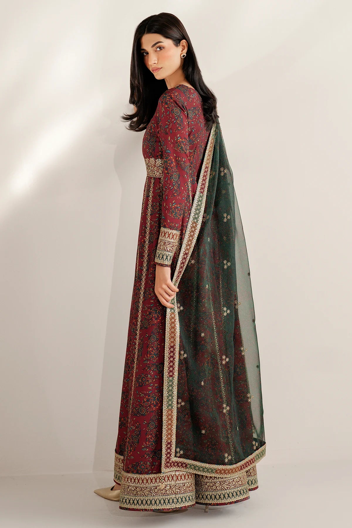 Embroidered Linen UR-7055
