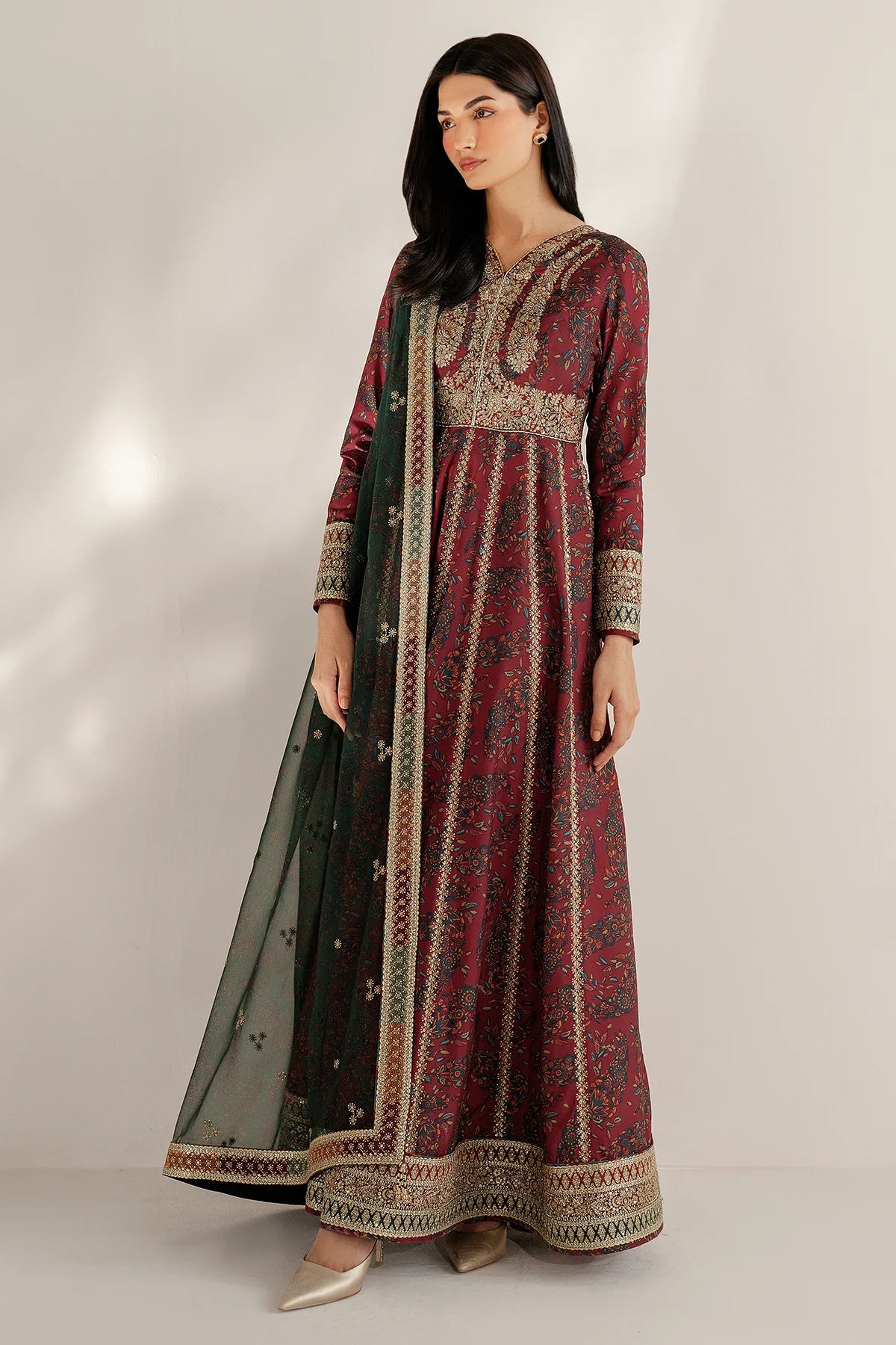 Embroidered Linen UR-7055