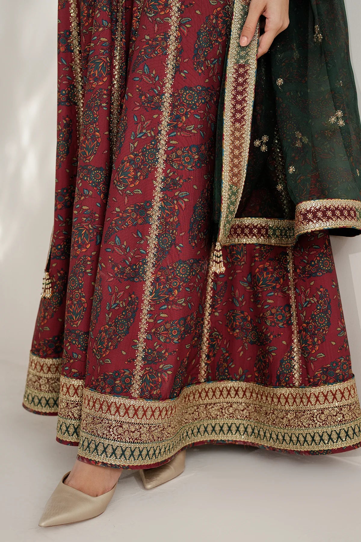 Embroidered Linen UR-7055