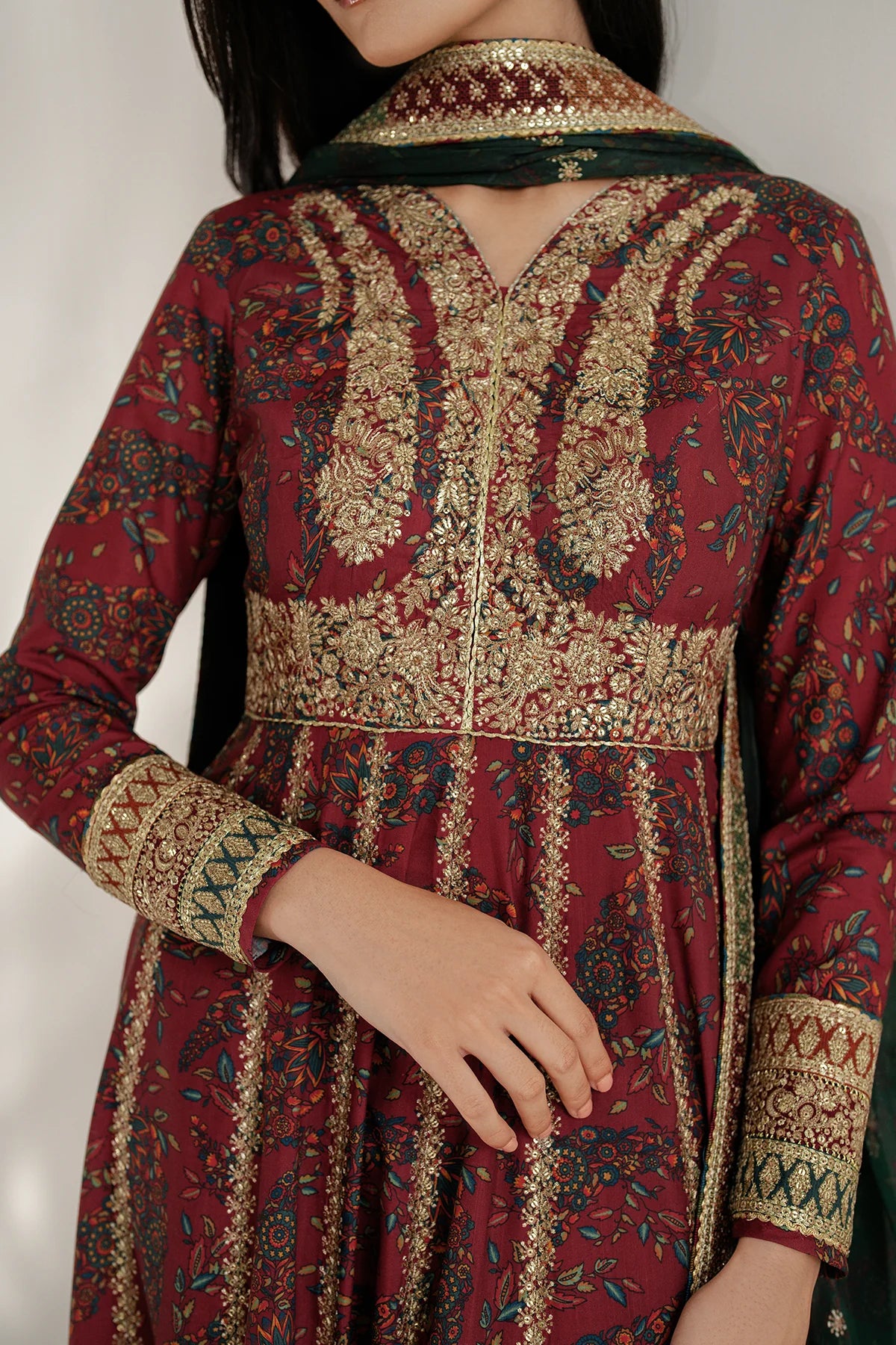Embroidered Linen UR-7055