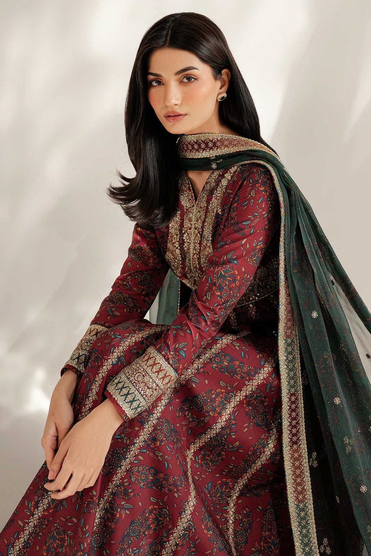 Embroidered Linen UR-7055
