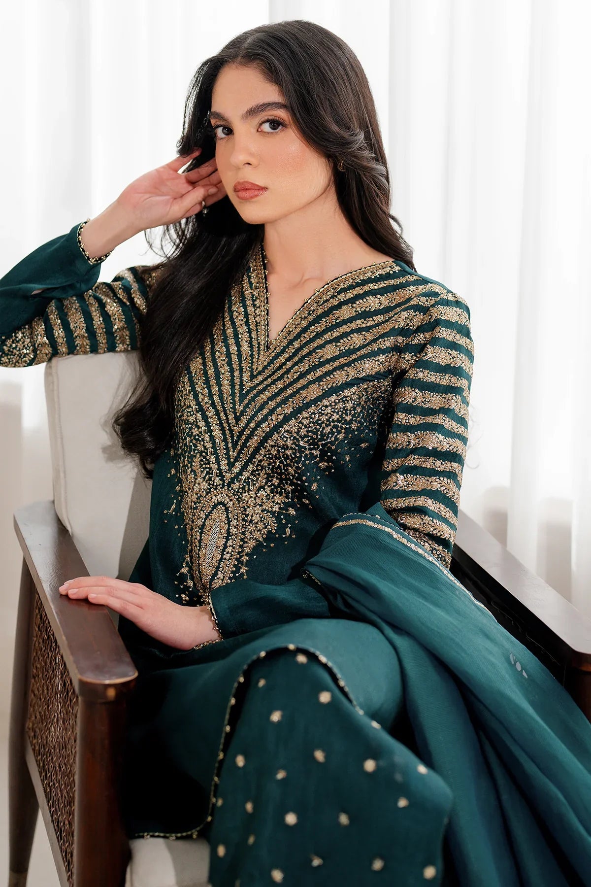 Embroidered Lawn UR-7056