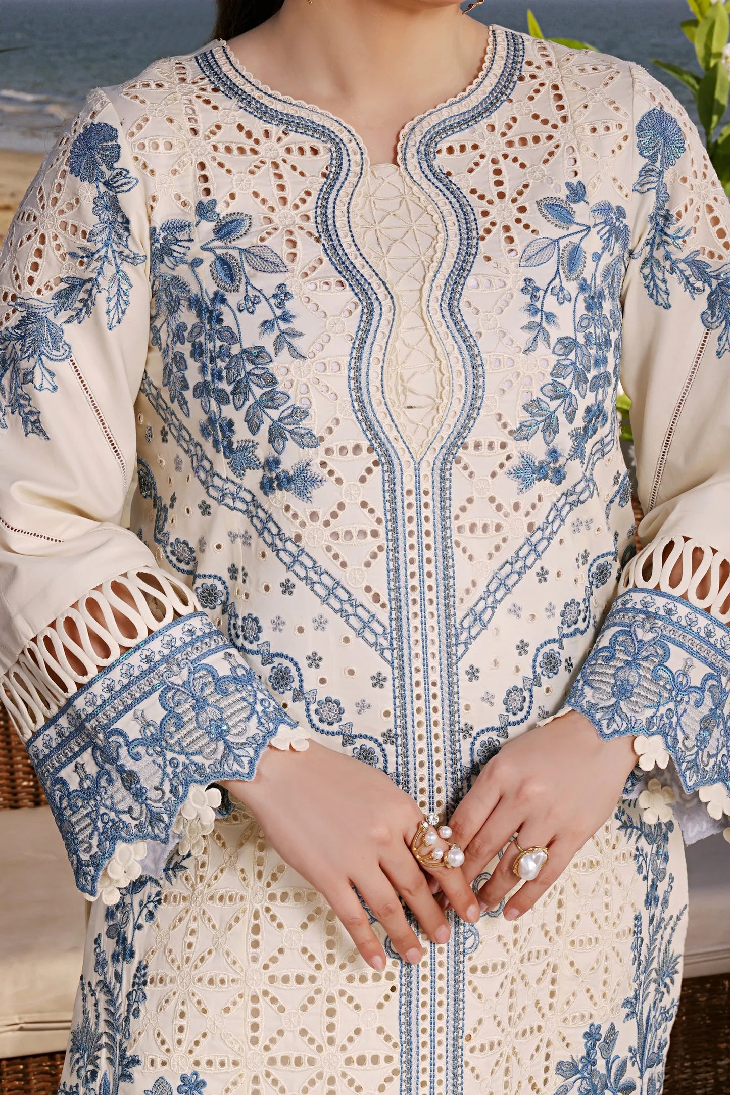 Aneelas Luxury Embroidered Lawn 3Pc Unstitched BIC-4828