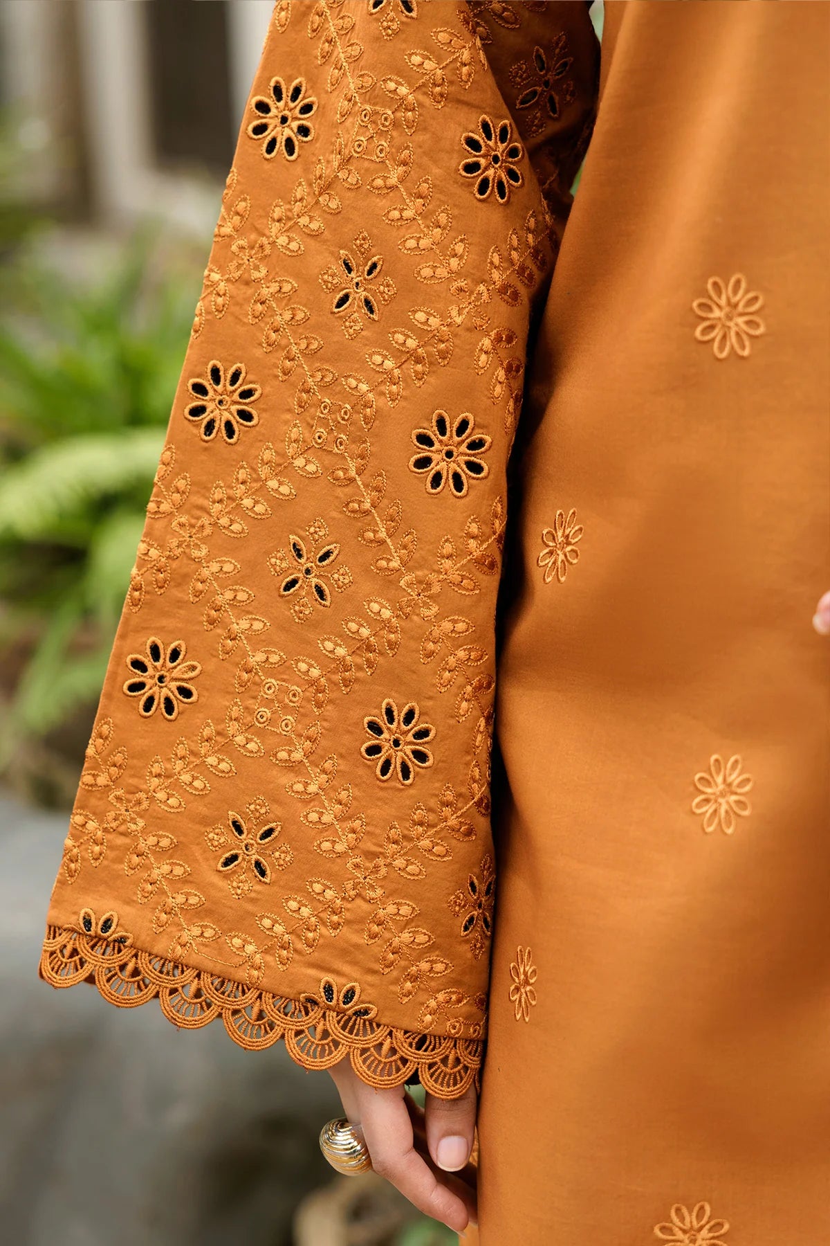 Golden Dusk Unstitched 3 piece Dhanak