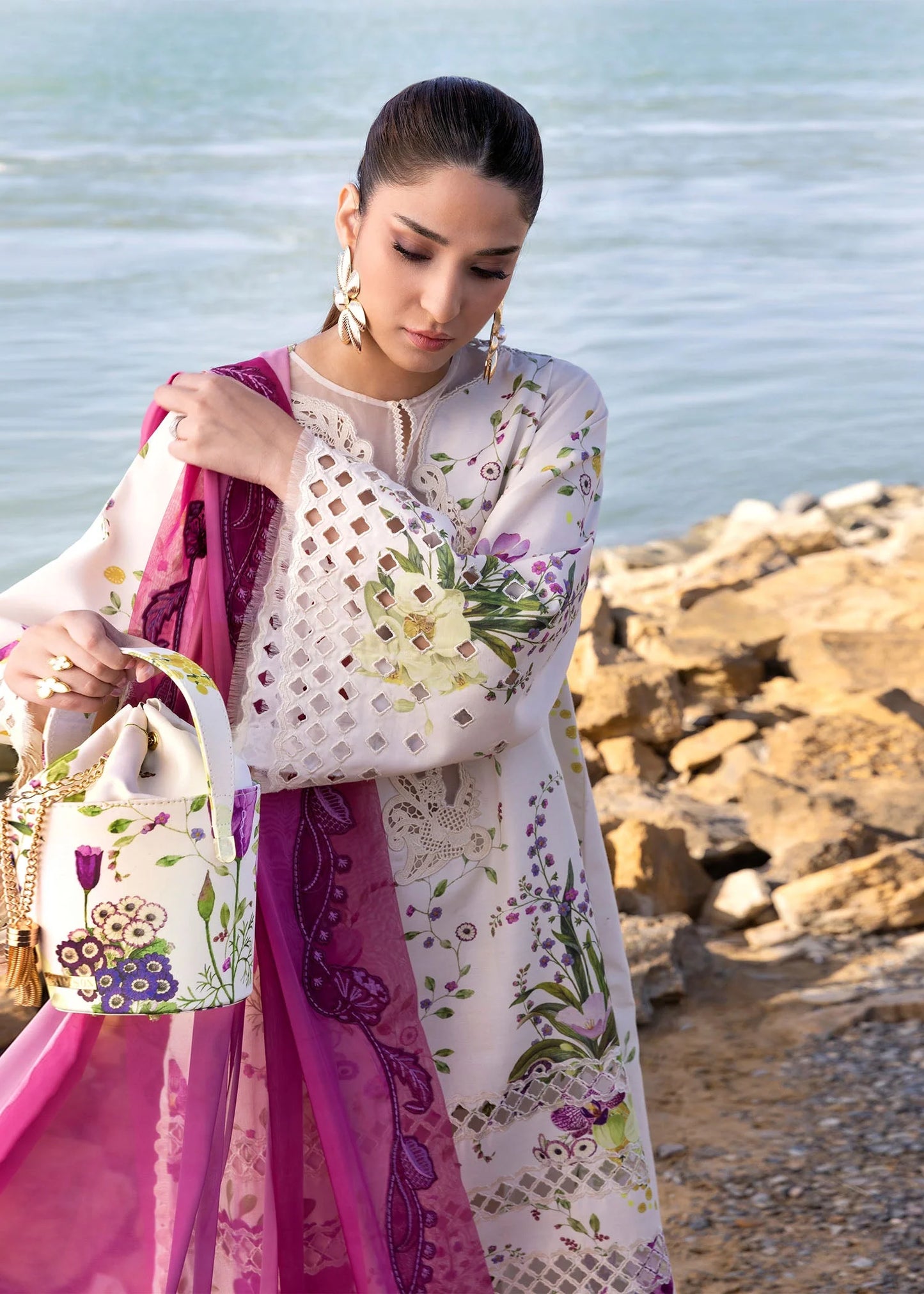 Crimson Flow Embroidered Lawn Unstitched 3Pc Suit D-4A Bloom Bold