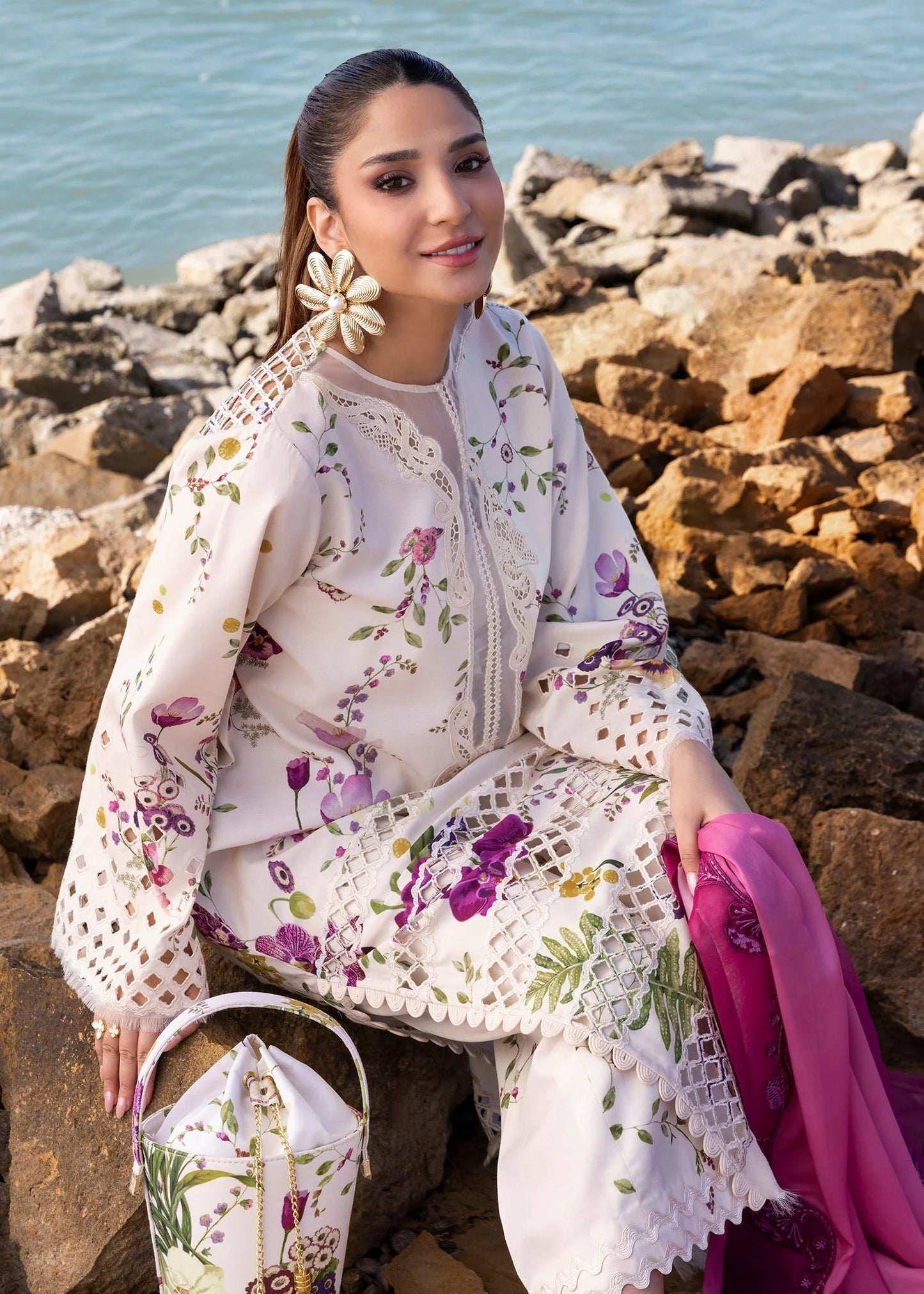 Crimson Flow Embroidered Lawn Unstitched 3Pc Suit D-4A Bloom Bold