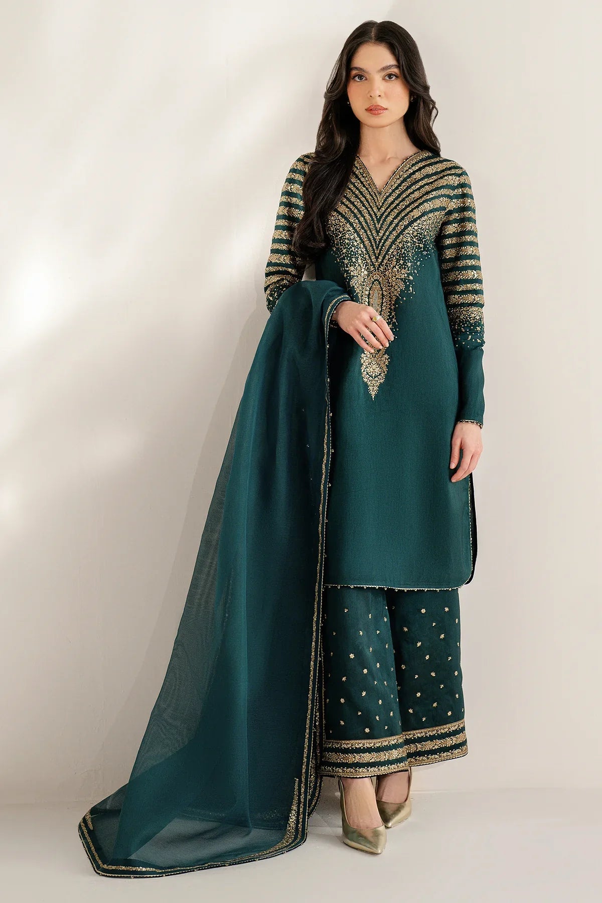 Embroidered Lawn UR-7056