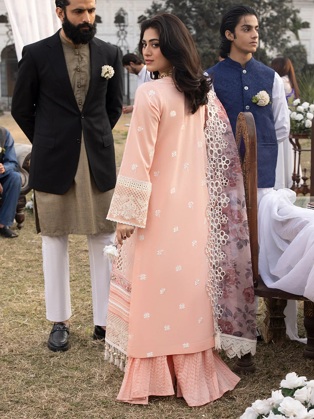 Mahnur | Mahrukh Luxury Lawn | DAISY