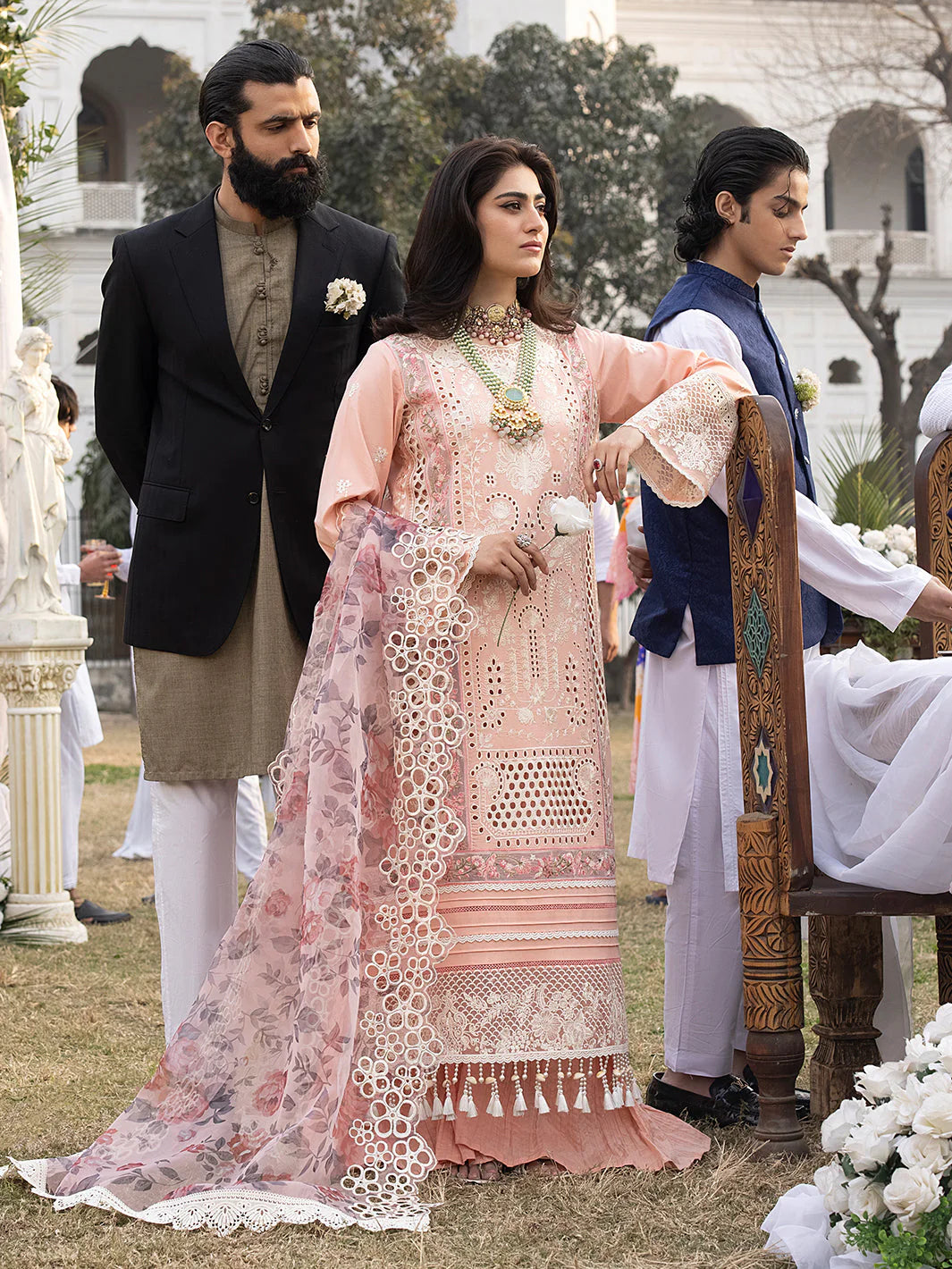 Mahnur | Mahrukh Luxury Lawn | DAISY