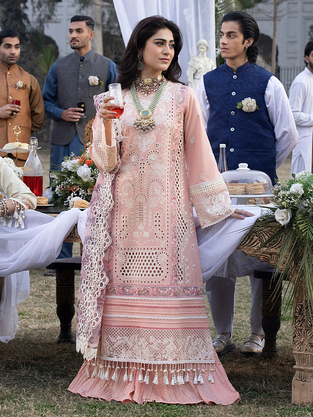 Mahnur | Mahrukh Luxury Lawn | DAISY